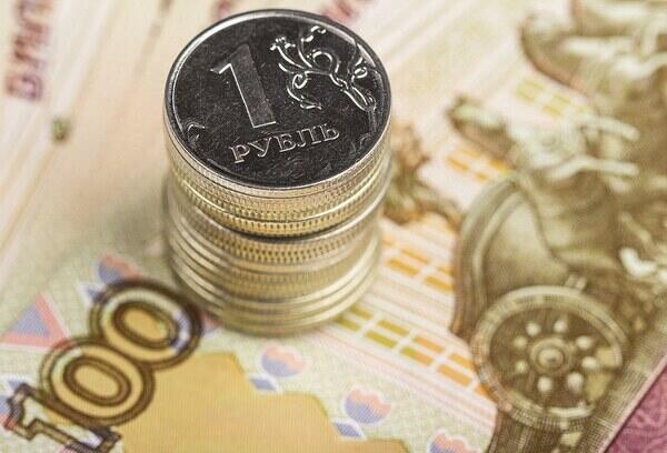 Работодатель вправе перечислить зарплату поздно вечером.